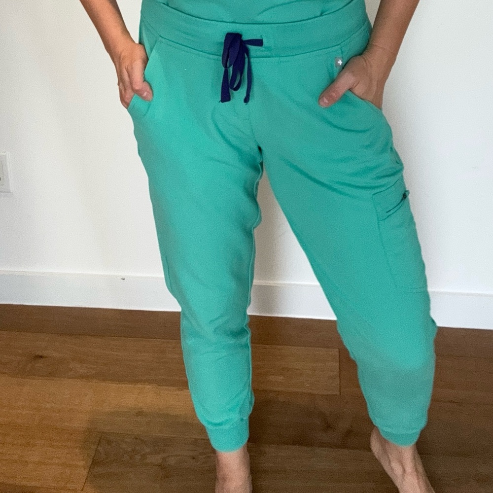 FIGS Zamora Surgical Green Scrub Pants M